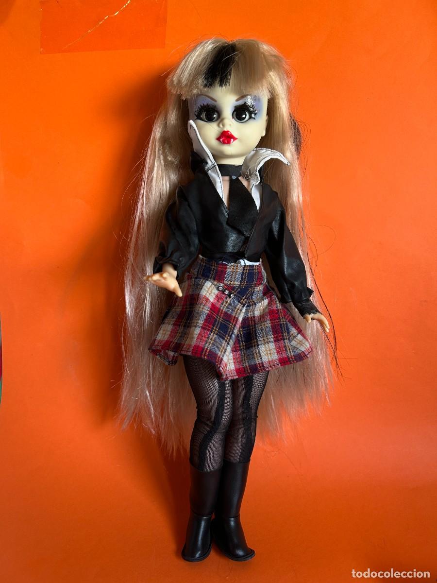 Mu&ntilde;ecas espa&ntilde;olas modernas: MU&Ntilde;ECA GOTICA VAMPIRA DE ENDISA ONIL SPAIN