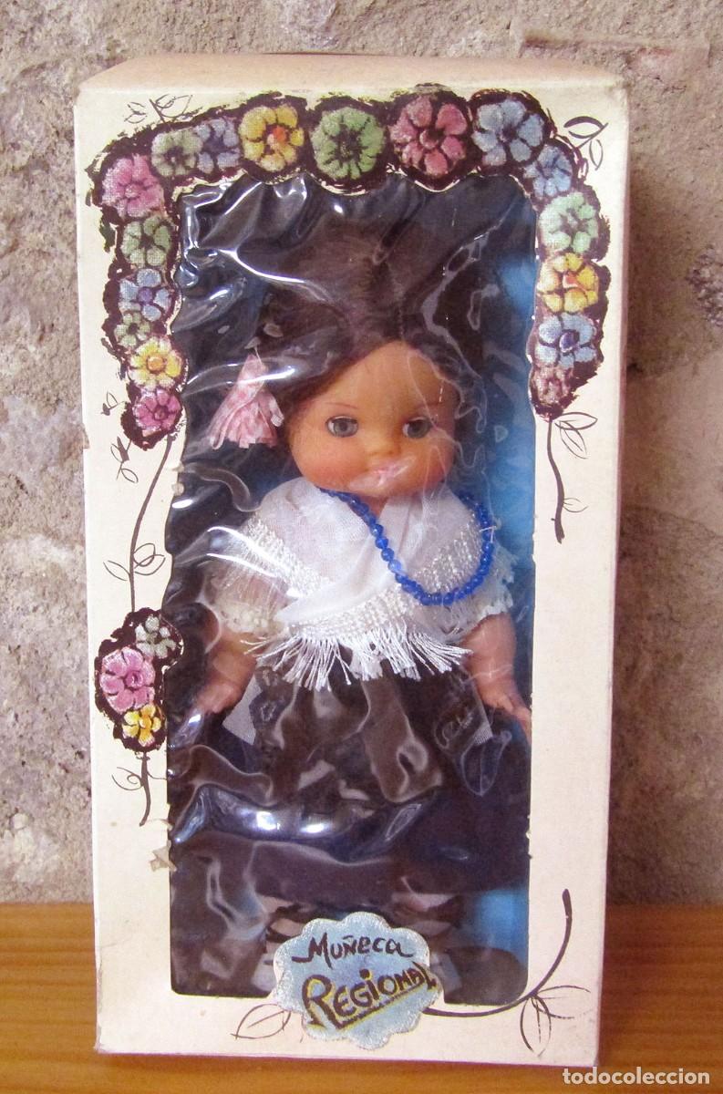 Mu&ntilde;ecas espa&ntilde;olas modernas: ANTIGUA MU&Ntilde;ECA REGIONAL DE MU&Ntilde;ECAS EDA: MANCHEGA / LA MANCHA - NUEVA Y EN SU CAJA