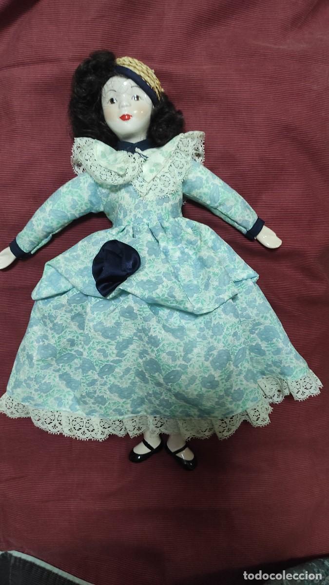 Mu&ntilde;ecas espa&ntilde;olas modernas: Rom&aacute;ntica mu&ntilde;eca de porcelana.
