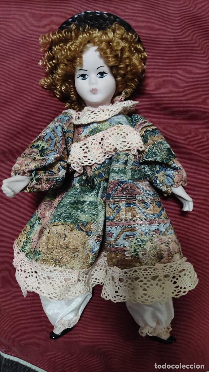 Mu&ntilde;ecas espa&ntilde;olas modernas: Mu&ntilde;eca de porcelana.