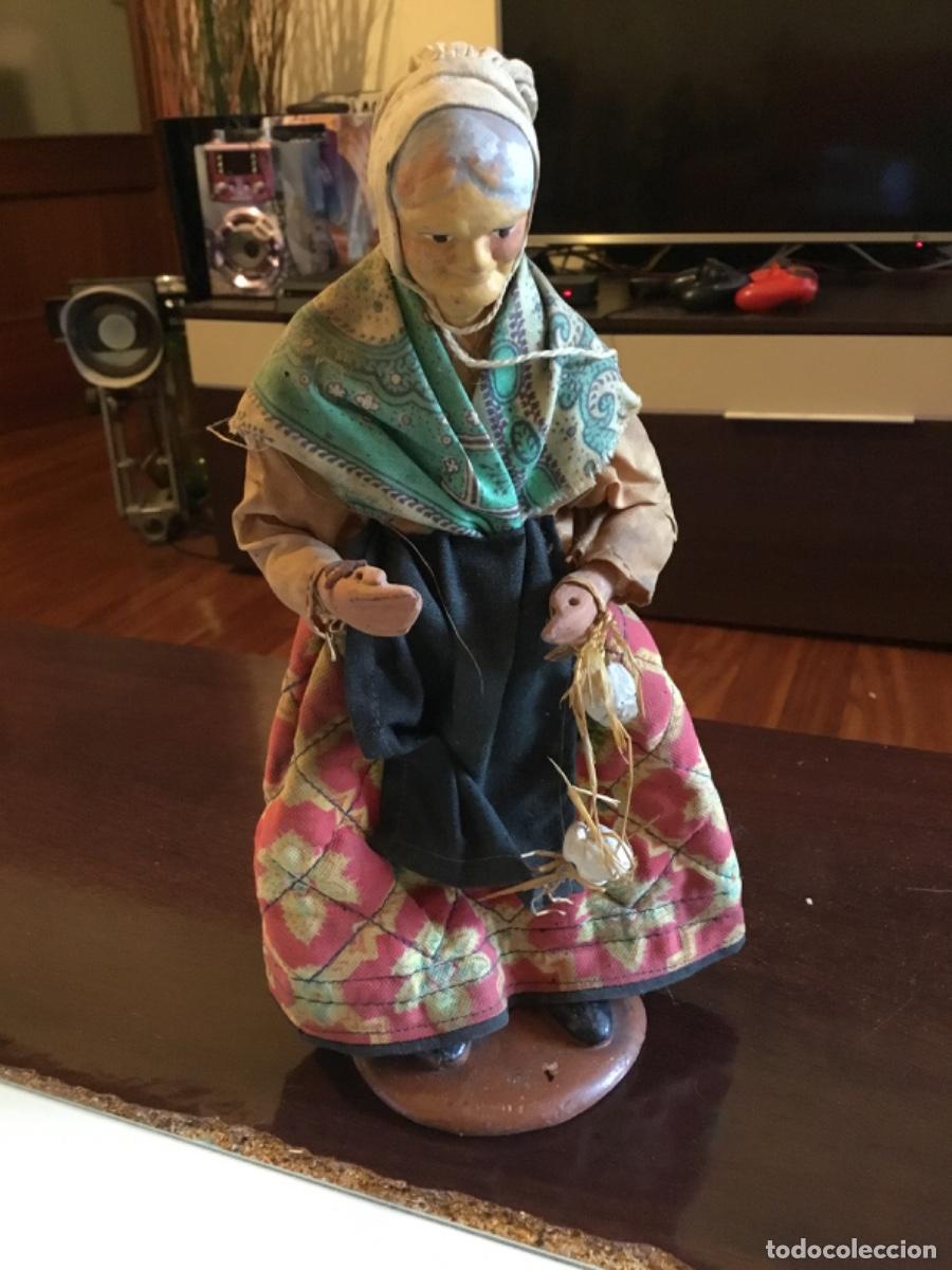 Mu&ntilde;ecas espa&ntilde;olas modernas: Bonita figura provenzal de terracota Abuela
