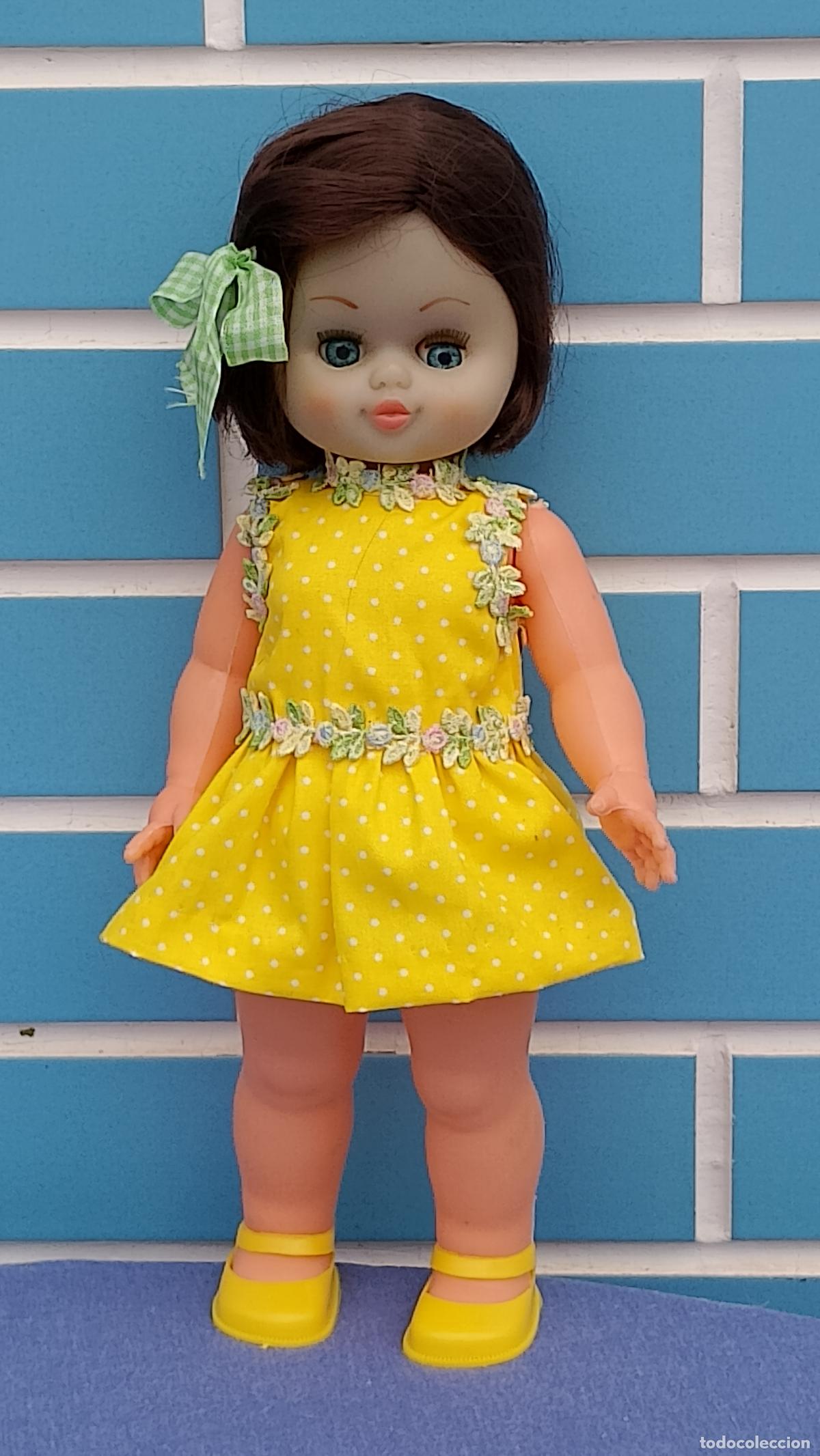 Mu&ntilde;ecas espa&ntilde;olas modernas: Antigua mu&ntilde;eca espa&ntilde;ola de pelo casta&ntilde;o