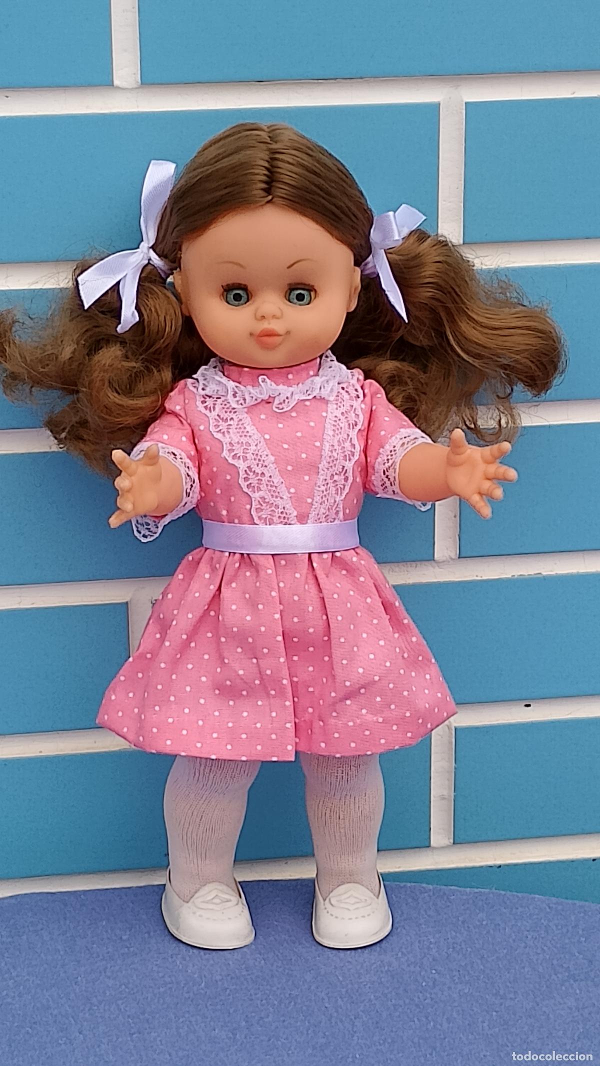 Mu&ntilde;ecas espa&ntilde;olas modernas: Antigua mu&ntilde;eca espa&ntilde;ola de pelo casta&ntilde;o