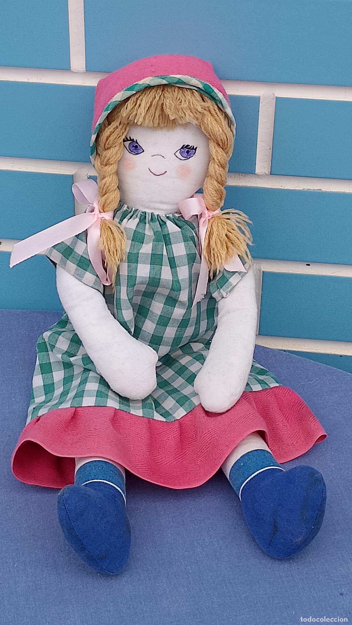 Mu&ntilde;ecas espa&ntilde;olas modernas: Antigua mu&ntilde;eca de trapo estilo Casa de la Pradera o Holly Hobbie