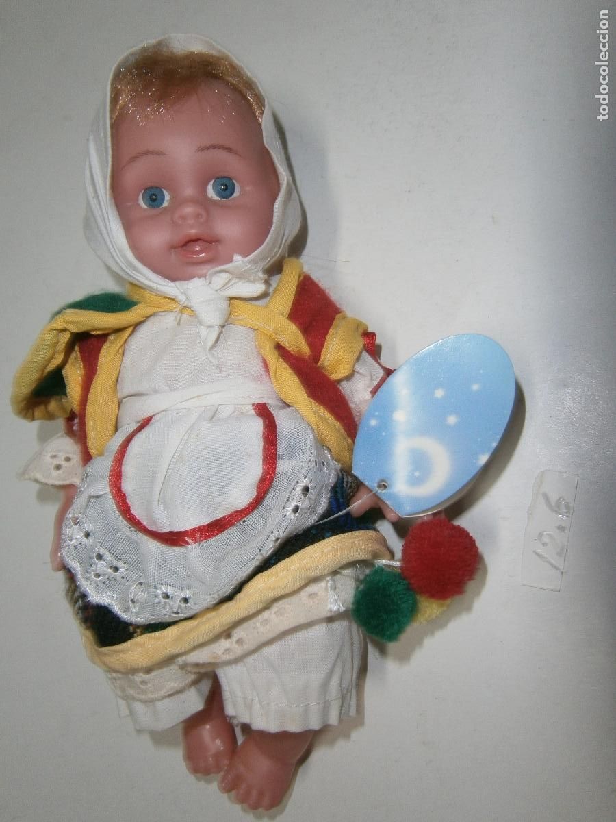 Mu&ntilde;ecas espa&ntilde;olas modernas: MU&Ntilde;ECA VESTIDA DE TRAJE DE MAGA (TRAJE TRADICIONAL REGIONAL DE CANARIAS)