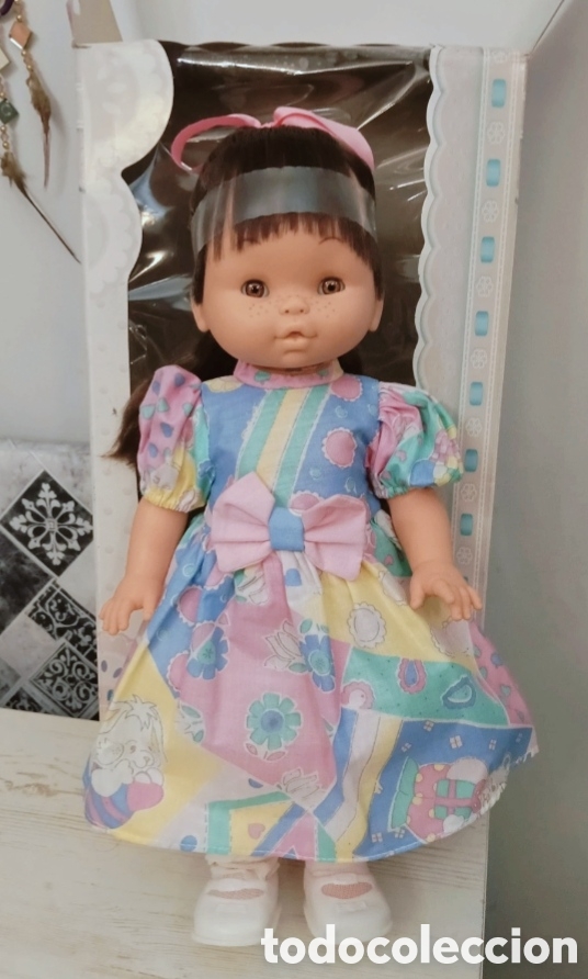 Mu&ntilde;ecas espa&ntilde;olas modernas: Mu&ntilde;eca parlante musical de colecci&oacute;n