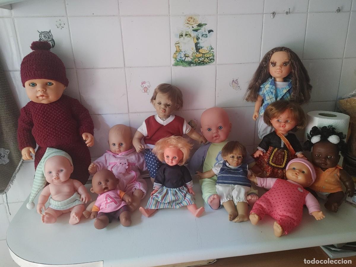 Mu&ntilde;ecas espa&ntilde;olas modernas: lote de 12 mu&ntilde;ecas variadas