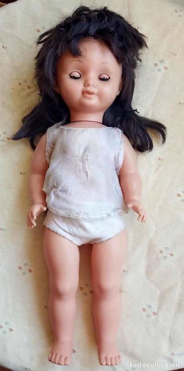 Mu&ntilde;ecas espa&ntilde;olas modernas: MU&Ntilde;ECA ANTIGUA.CON MECANISMO DE CUERDA.MUEVE OJOS Y CUELLO.CON MUSICA.MARCA?.COLECCIONISMO
