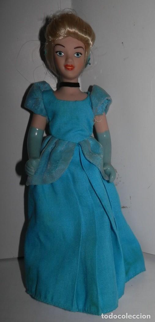Mu&ntilde;ecas espa&ntilde;olas modernas: MU&Ntilde;ECA DE PORCELANA DE LA CENICIENTA