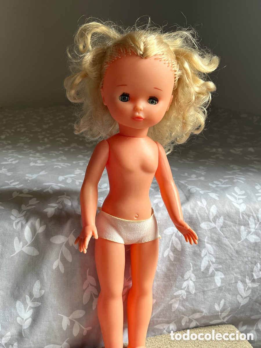 Mu&ntilde;ecas espa&ntilde;olas modernas: Mu&ntilde;eca Emma vintage a&ntilde;os 70