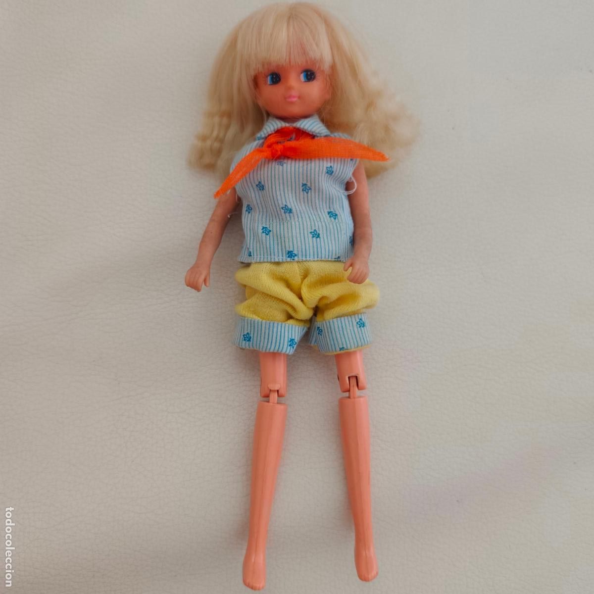 Mu&ntilde;ecas espa&ntilde;olas modernas: CHABEL Y SU BICI FEBER 80'S MU&Ntilde;ECA ARTICULADA