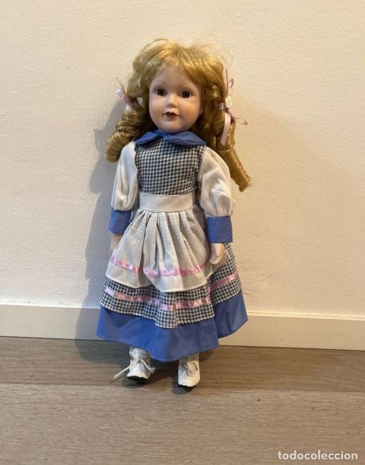 Mu&ntilde;ecas espa&ntilde;olas modernas: Mu&ntilde;eca de porcelana de colecci&oacute;n