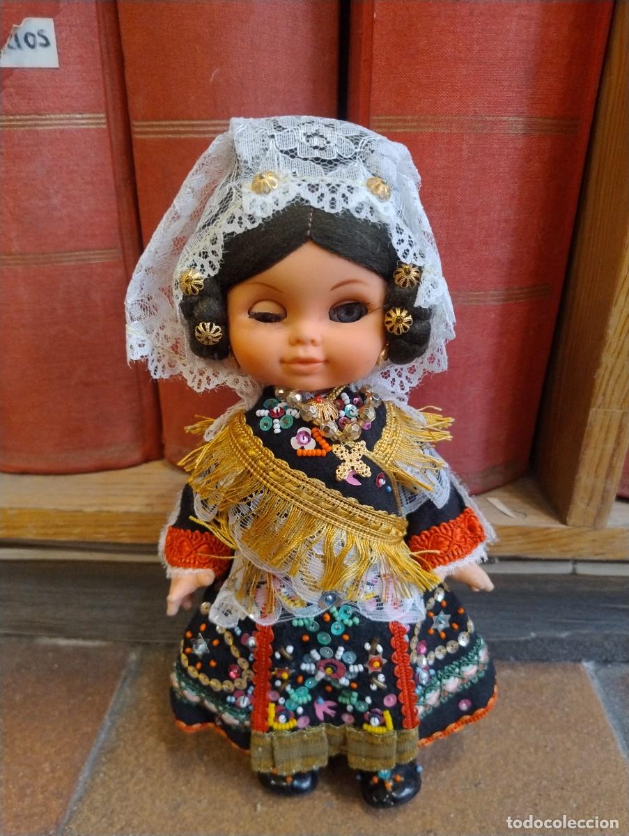 Mu&ntilde;ecas espa&ntilde;olas modernas: MU&Ntilde;ECA ADELITA O CLARITA ?? DE TOYSE. VESTIDO REGIONAL SALAMANCA. UNOS 25 CM DE ALTO.
