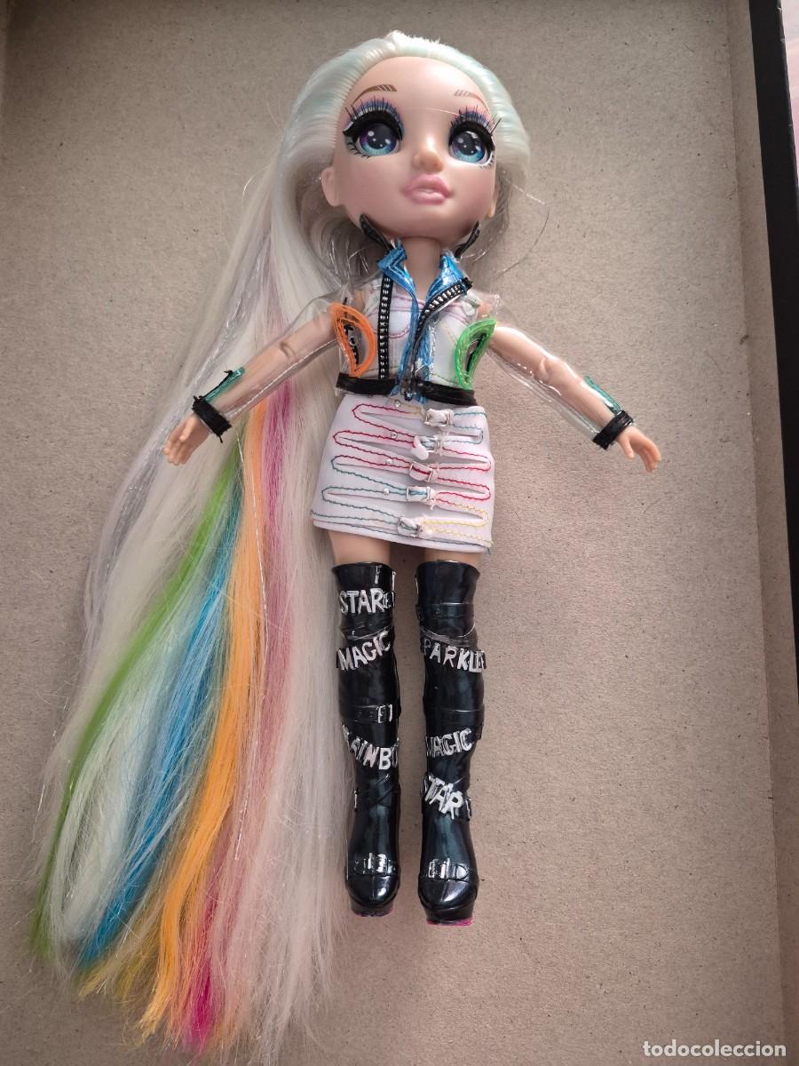 Mu&ntilde;ecas espa&ntilde;olas modernas: Mu&ntilde;eca rainbow hight amata raine