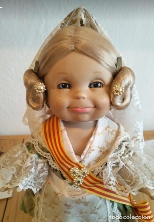 Mu&ntilde;ecas espa&ntilde;olas modernas: Mu&ntilde;eca traje y peinado Fallera
