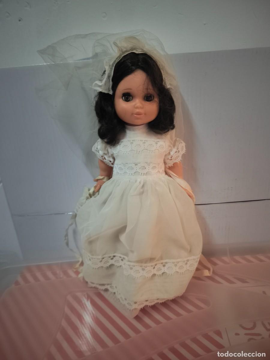 Mu&ntilde;ecas espa&ntilde;olas modernas: mu&ntilde;eca de comuni&oacute;n finales de los 70