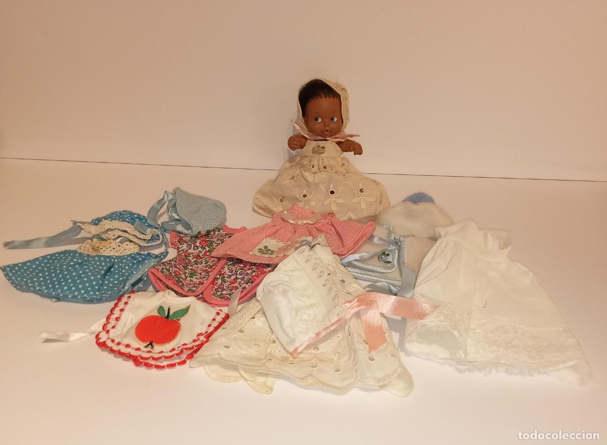 Mu&ntilde;ecas espa&ntilde;olas modernas: a&ntilde;os 70-80 - BARRIGUITAS NEGRA con ropa - MU&Ntilde;ECA de FAMOSA