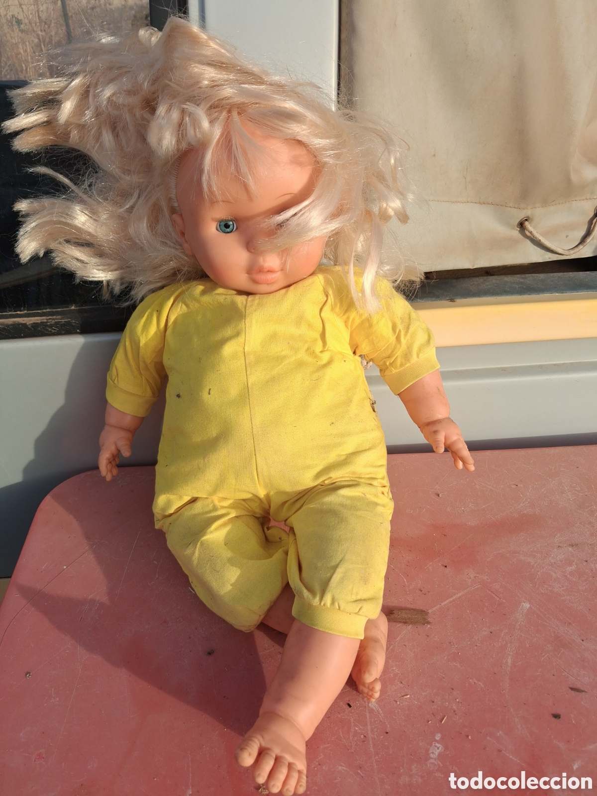 Mu&ntilde;ecas espa&ntilde;olas modernas: MU&Ntilde;ECA DE FALCA CON VESTIDO