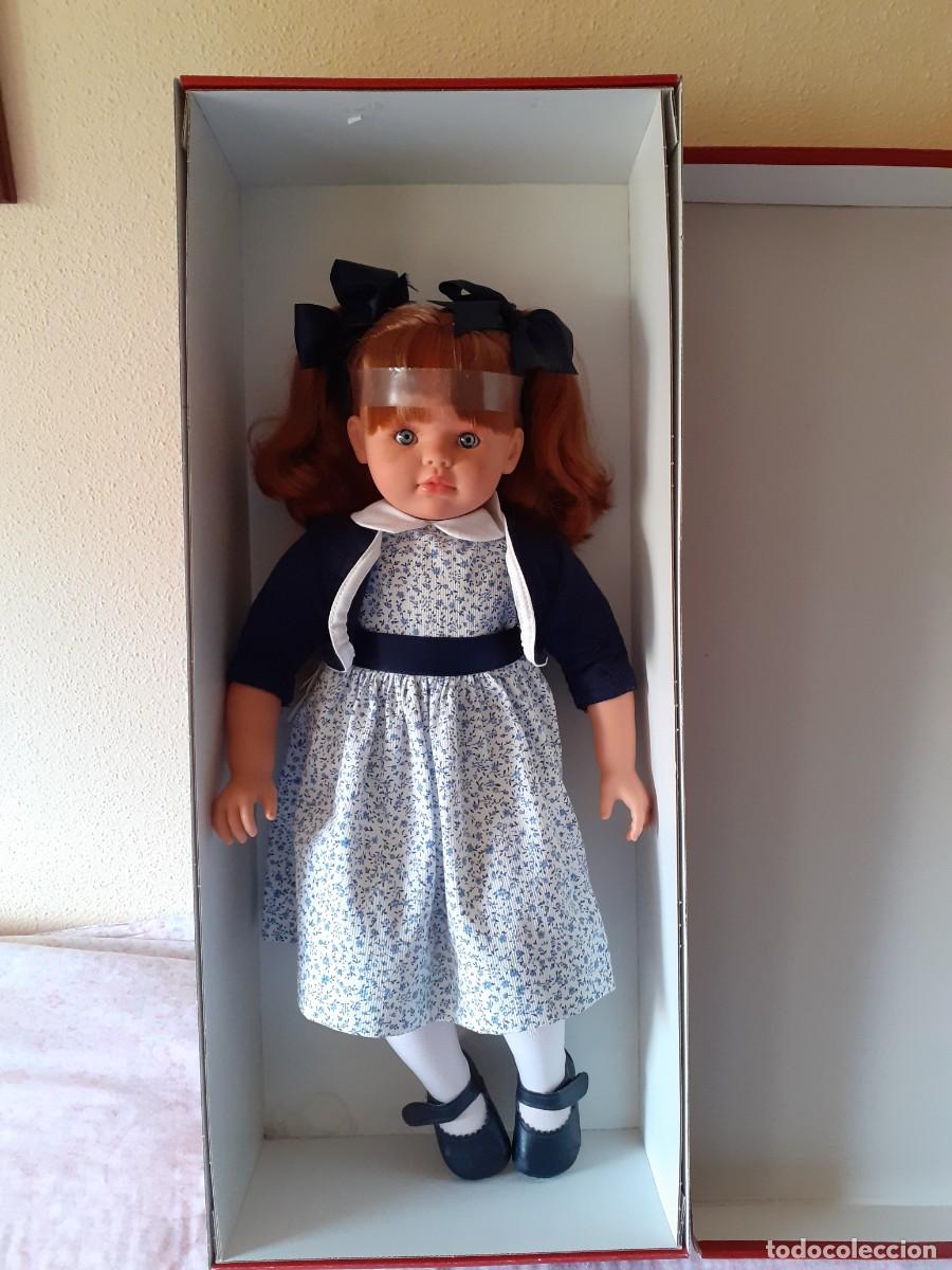 Mu&ntilde;ecas espa&ntilde;olas modernas: Mu&ntilde;eca asi pepa flor azul con caja