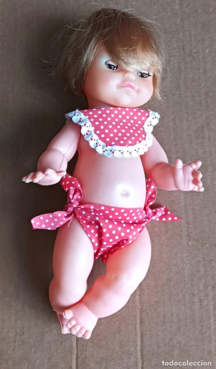 Mu&ntilde;ecas espa&ntilde;olas modernas: Mu&ntilde;eca EDA -- la aprietas la cabeza y llora ojos durmientes -- 28 cm.