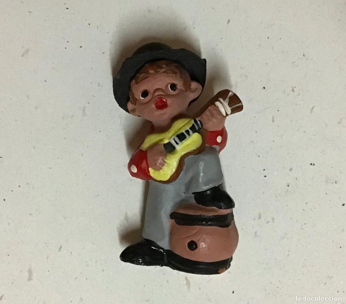 Mu&ntilde;ecas espa&ntilde;olas modernas: GUITARRISTA, PEQUE&Ntilde;A FIGURA DE TERRACOTA