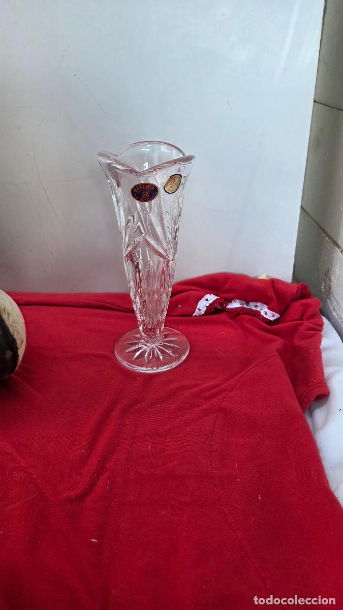 Mu&ntilde;ecas espa&ntilde;olas modernas: jarron de cristal de Boemia