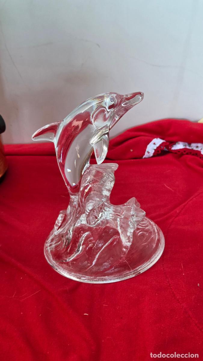 Mu&ntilde;ecas espa&ntilde;olas modernas: figura de delfin en cristal