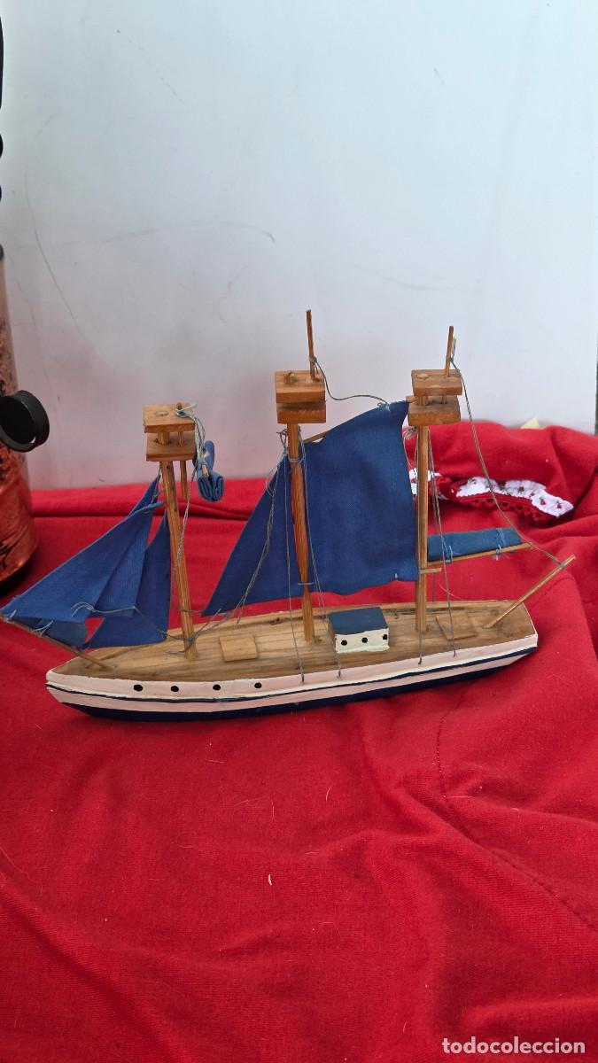 Mu&ntilde;ecas espa&ntilde;olas modernas: maqueta de barco de madera