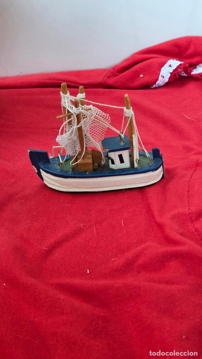 Mu&ntilde;ecas espa&ntilde;olas modernas: maqueta de barco de pesca