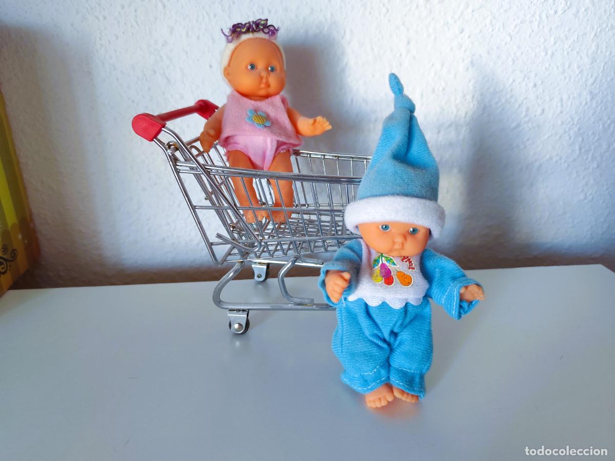 Mu&ntilde;ecas espa&ntilde;olas modernas: Lote 2 Beb&eacute;s Pequenitos + Carrito de la Compra