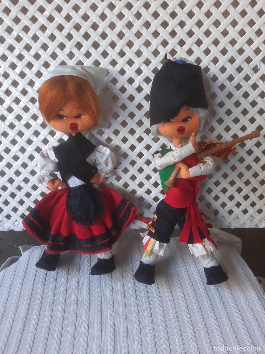 Bambole Spagnole Moderne: Pareja de mu&ntilde;ecos de trapo y felpa a&ntilde;os 60 &oacute; 70, ni&ntilde;o y ni&ntilde;a con traje regional gallego o asturiano