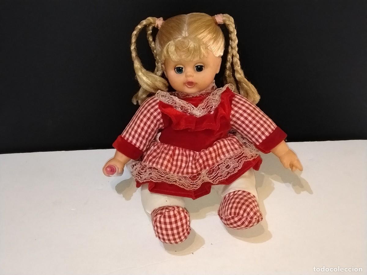 Mu&ntilde;ecas espa&ntilde;olas modernas: MU&Ntilde;ECA CAMPESINA VINTAGE A&Ntilde;OS 80 CON BIBERON - 33CM