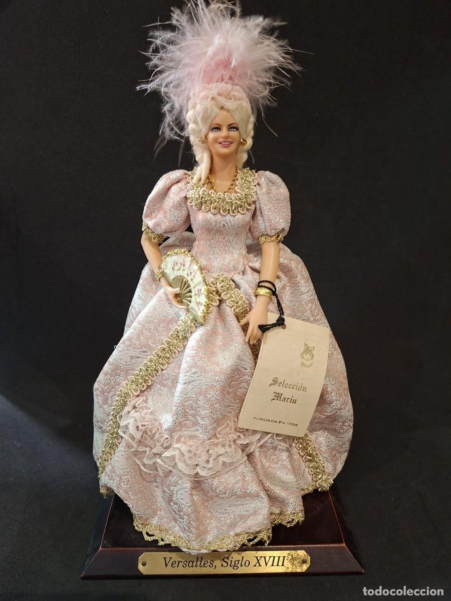 Mu&ntilde;ecas espa&ntilde;olas modernas: Mu&ntilde;eca de Colecci&oacute;n MAR&Iacute;N &rdquo;Versalles, Siglo XVIII&rdquo; &ndash; Edici&oacute;n Hist&oacute;rica en Estado Impecable