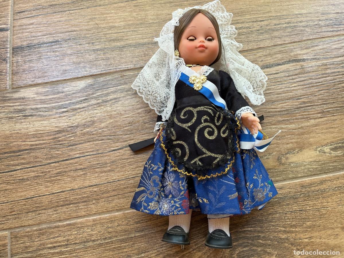Mu&ntilde;ecas espa&ntilde;olas modernas: Mu&ntilde;eca regional y artesana folk artesania - antigua y en buen estado