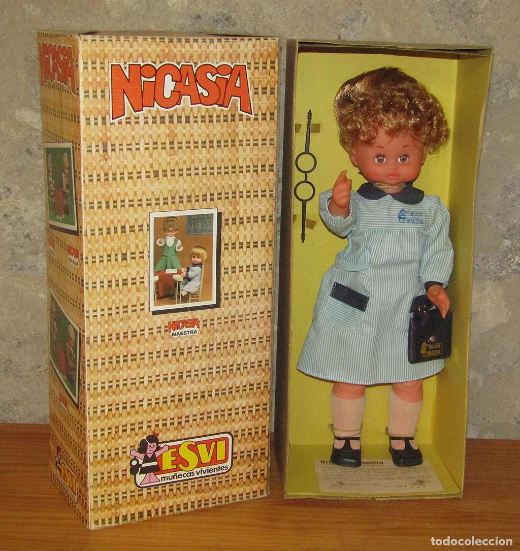 Mu&ntilde;ecas espa&ntilde;olas modernas: ANTIGUA MU&Ntilde;ECA NICASIA MAESTRA DE ESVI - NUEVA Y EN SU CAJA - A&Ntilde;OS 70