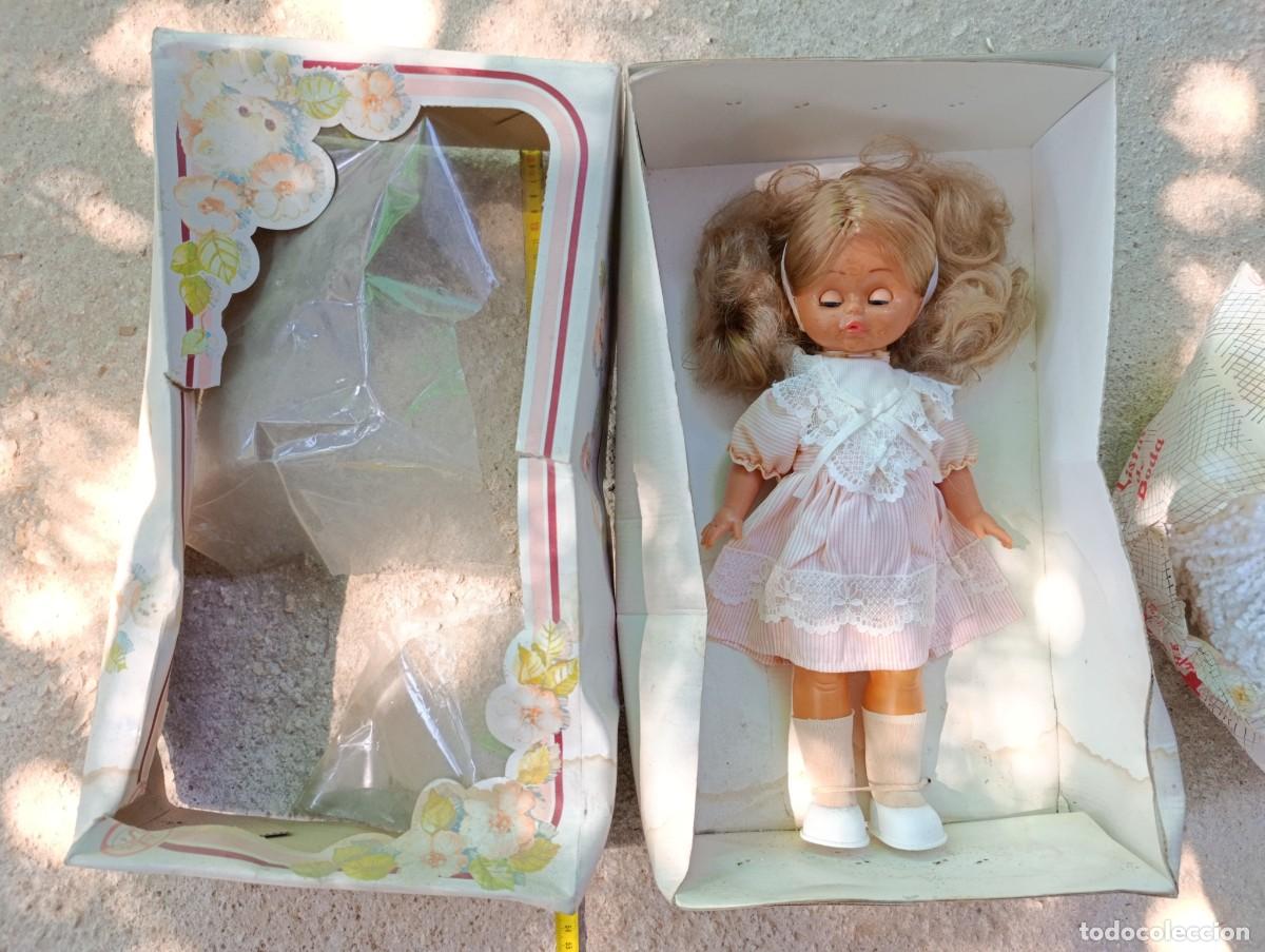 Mu&ntilde;ecas espa&ntilde;olas modernas: mu&ntilde;eca PSS a&ntilde;os 70 nueva en caja sin uso de almac&eacute;n necesita aseo embalaje mal estado
