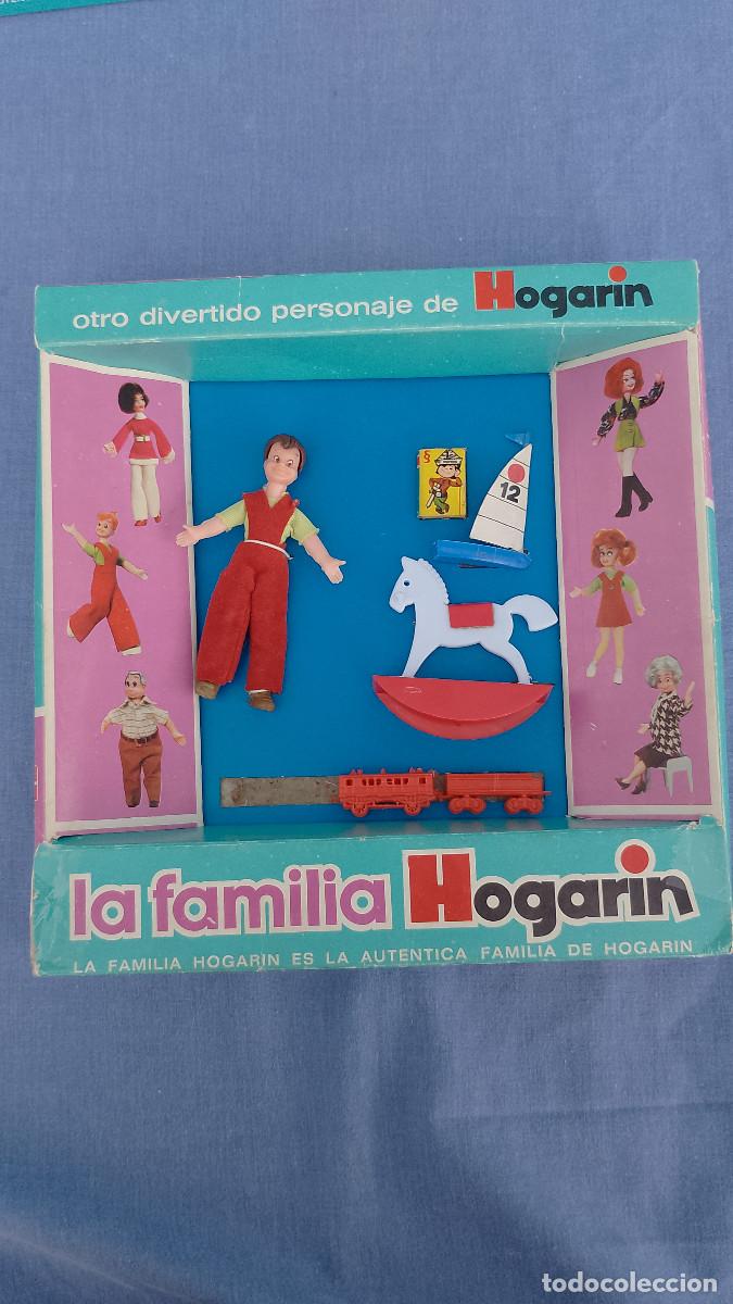 Mu&ntilde;ecas espa&ntilde;olas modernas: Antiguo mu&ntilde;eco Hijo ni&ntilde;o de la Familia Hogar&iacute;n con caja y accesorios, de Modisa