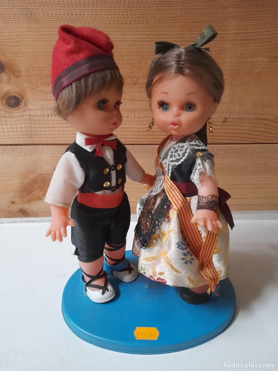 Mu&ntilde;ecas espa&ntilde;olas modernas: Pareja mu&ntilde;ecos traje tipico catalu&ntilde;a a&ntilde;os 80