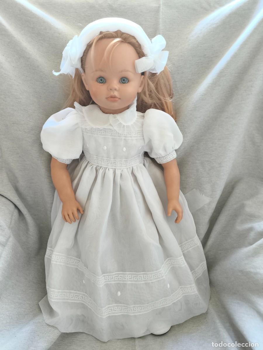 Mu&ntilde;ecas espa&ntilde;olas modernas: MU&Ntilde;ECA AS&Iacute; 55 CM &ndash; COMUNI&Oacute;N &ndash; A&Ntilde;O 2001 &ndash; 2 CONJUNTOS &ndash; ZAPATOS