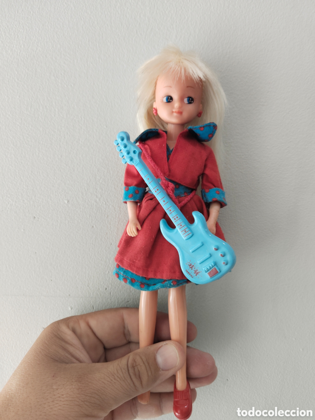Mu&ntilde;ecas espa&ntilde;olas modernas: MU&Ntilde;ECA CHABEL YEYE CON GUITARRA