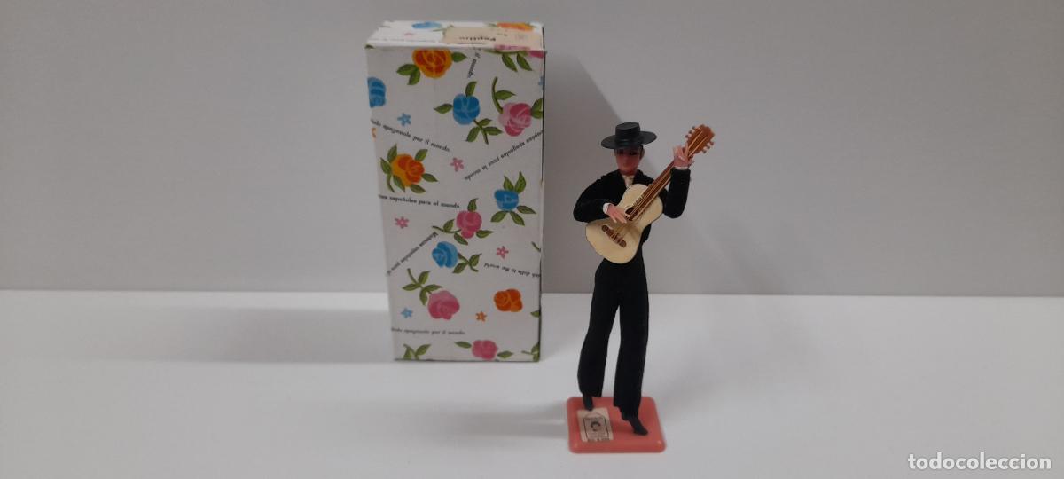 Mu&ntilde;ecas espa&ntilde;olas modernas: GUITARRISTA DE FLAMENCO . FIGURA REALIZADA POR MARIN . CHICLANA - SPAIN . ALTURA 13,2 CM . A&Ntilde;OS 60