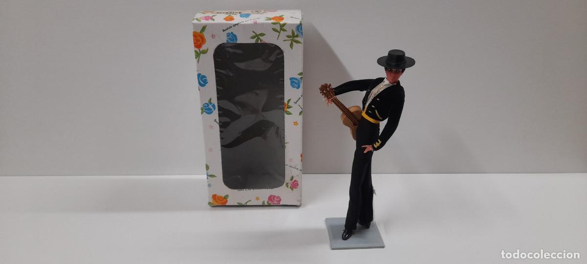 Mu&ntilde;ecas espa&ntilde;olas modernas: GUITARRISTA DE FLAMENCO . FIGURA REALIZADA POR MARIN . CHICLANA - SPAIN . ALTURA 18,5 CM . A&Ntilde;OS 60