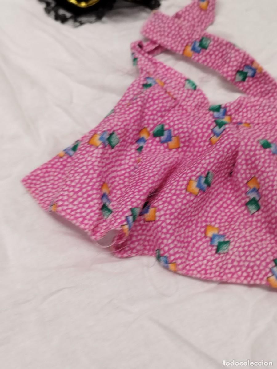 Mu&ntilde;ecas espa&ntilde;olas modernas: Lote de ropa de mu&ntilde;eca, vestidos y accesorios. - Foto 2