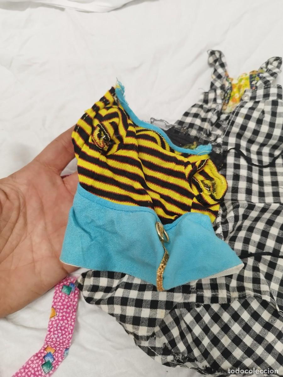 Mu&ntilde;ecas espa&ntilde;olas modernas: Lote de ropa de mu&ntilde;eca, vestidos y accesorios. - Foto 8