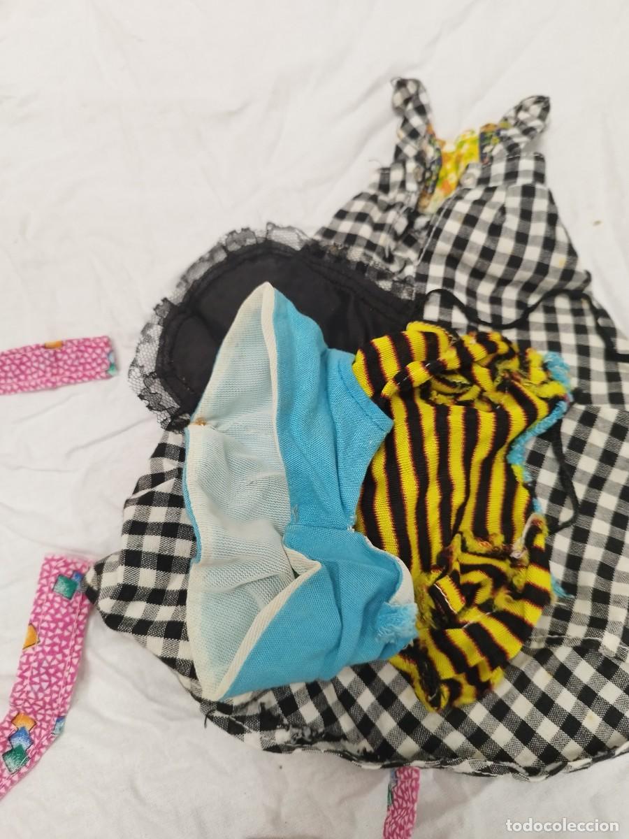 Mu&ntilde;ecas espa&ntilde;olas modernas: Lote de ropa de mu&ntilde;eca, vestidos y accesorios. - Foto 9