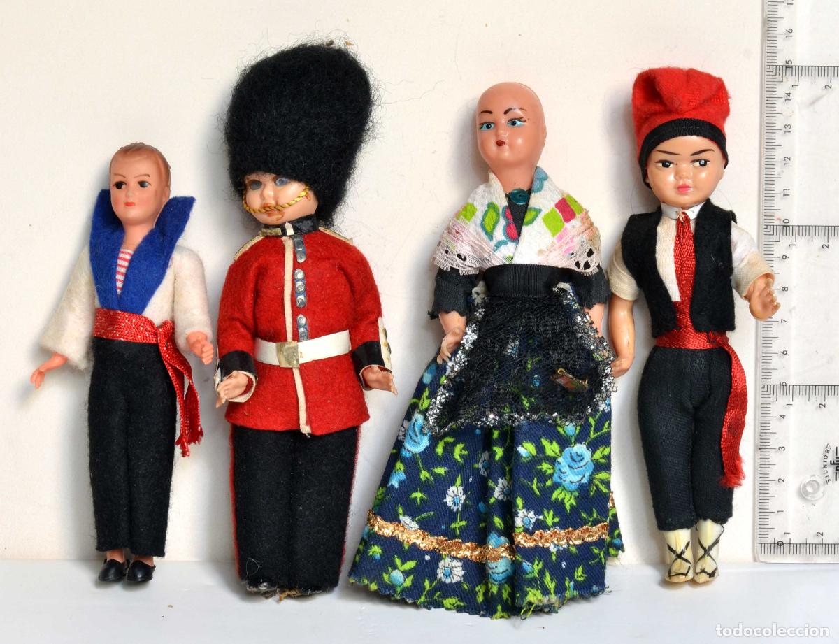 Mu&ntilde;ecas espa&ntilde;olas modernas: LOTE DE 4 MU&Ntilde;ECOS DE SOUVENIR - 1960,S - VENECIA, LONDRES, ANDORRA, BARCELONA