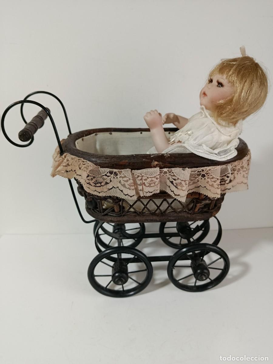 Mu&ntilde;ecas espa&ntilde;olas modernas: CARRITO CON MU&Ntilde;ECO BEBE DE PORCELANA
