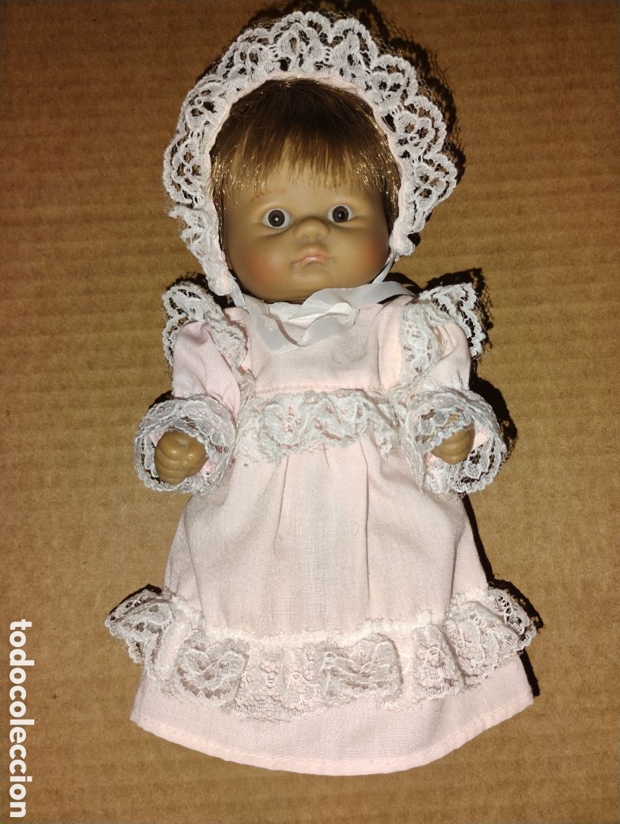 Mu&ntilde;ecas espa&ntilde;olas modernas: &diams; Mu&ntilde;eca D'Nenes 20 cm Original - Vestido Piqu&eacute; Y Encaje - Impecable