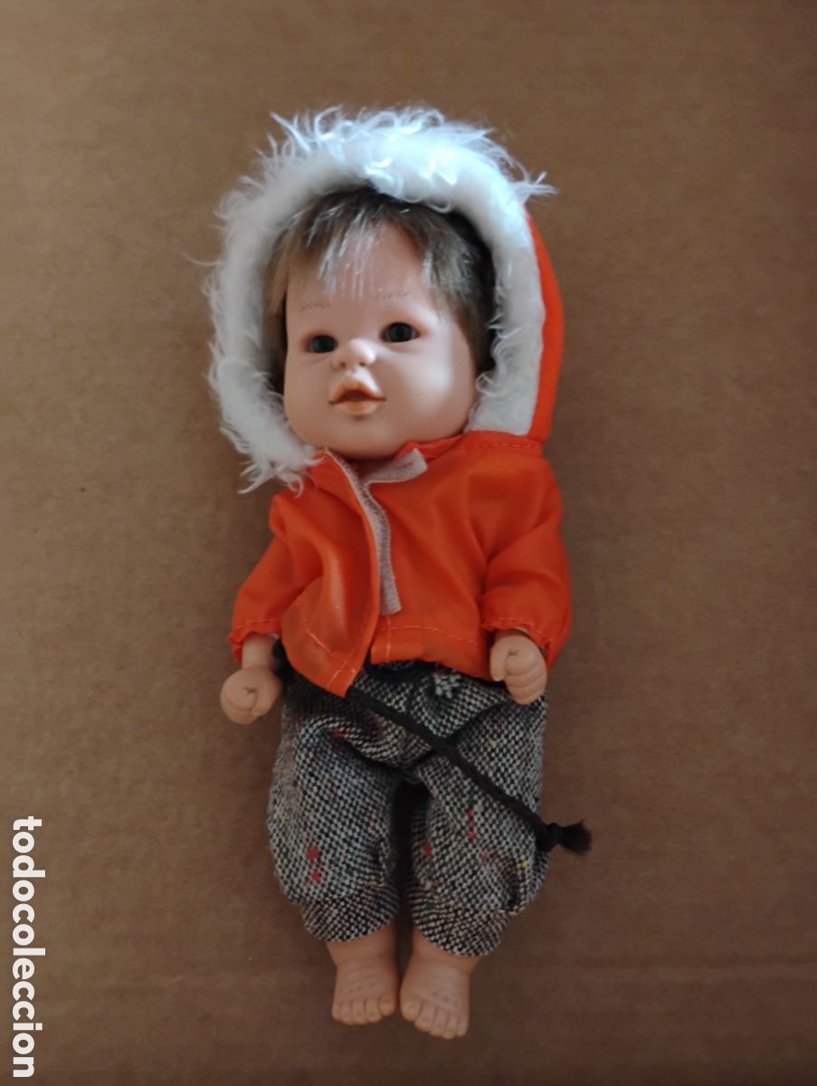 Mu&ntilde;ecas espa&ntilde;olas modernas: &diams;Mu&ntilde;eco Bebet&iacute;n Esquimal D'Nenes 20 cm - Chaqueta Naranja - Marcado