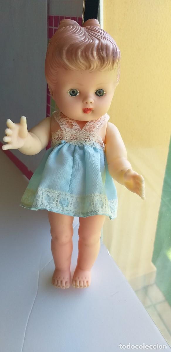 Mu&ntilde;ecas espa&ntilde;olas modernas: PRECIOSA MU&Ntilde;ECA ANTIGUA DE GOMA PELO MOLDEADO